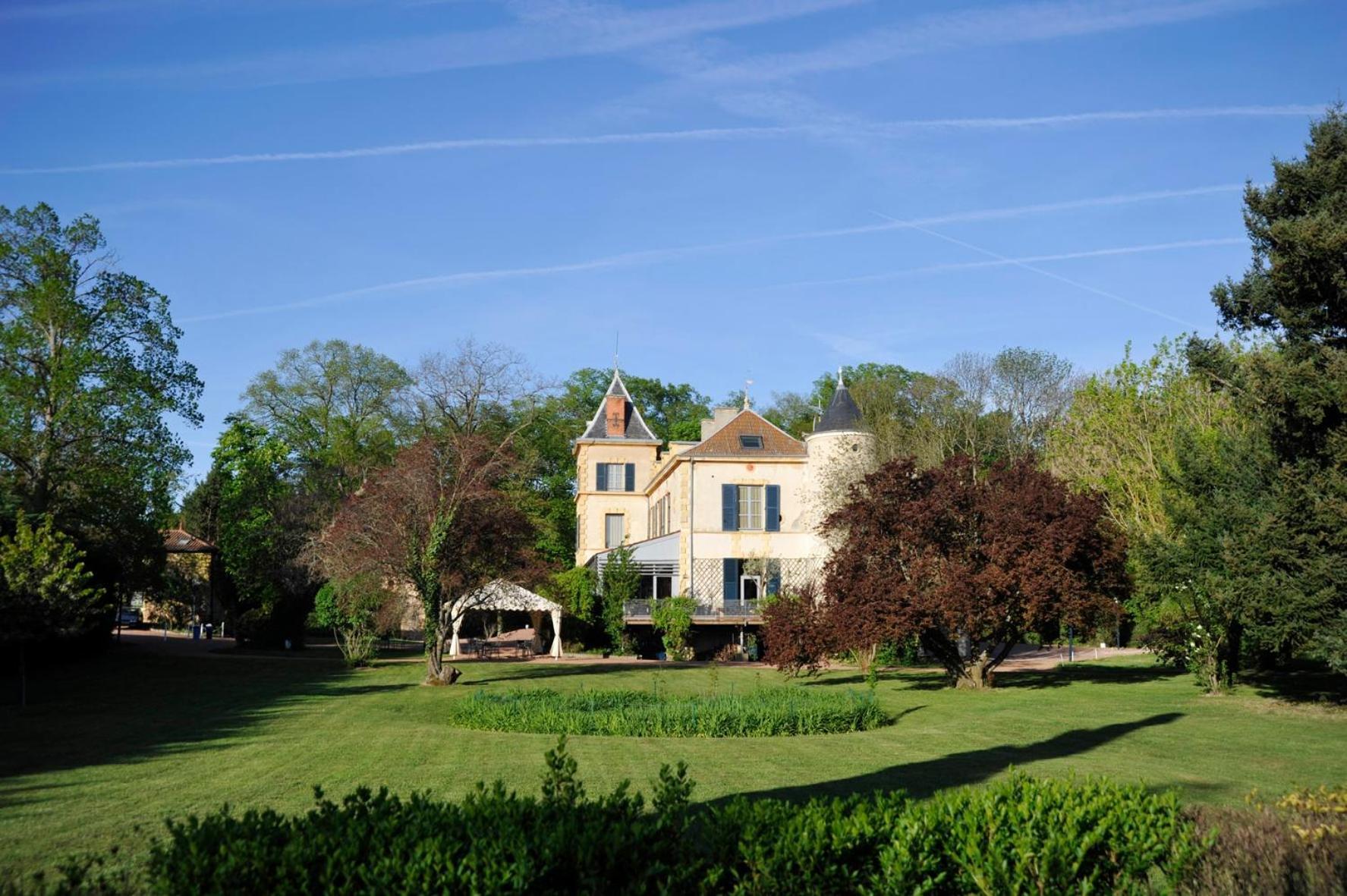 Chateau De Champlong Table Hotel **** Golf & Spa Villerest  Exterior photo