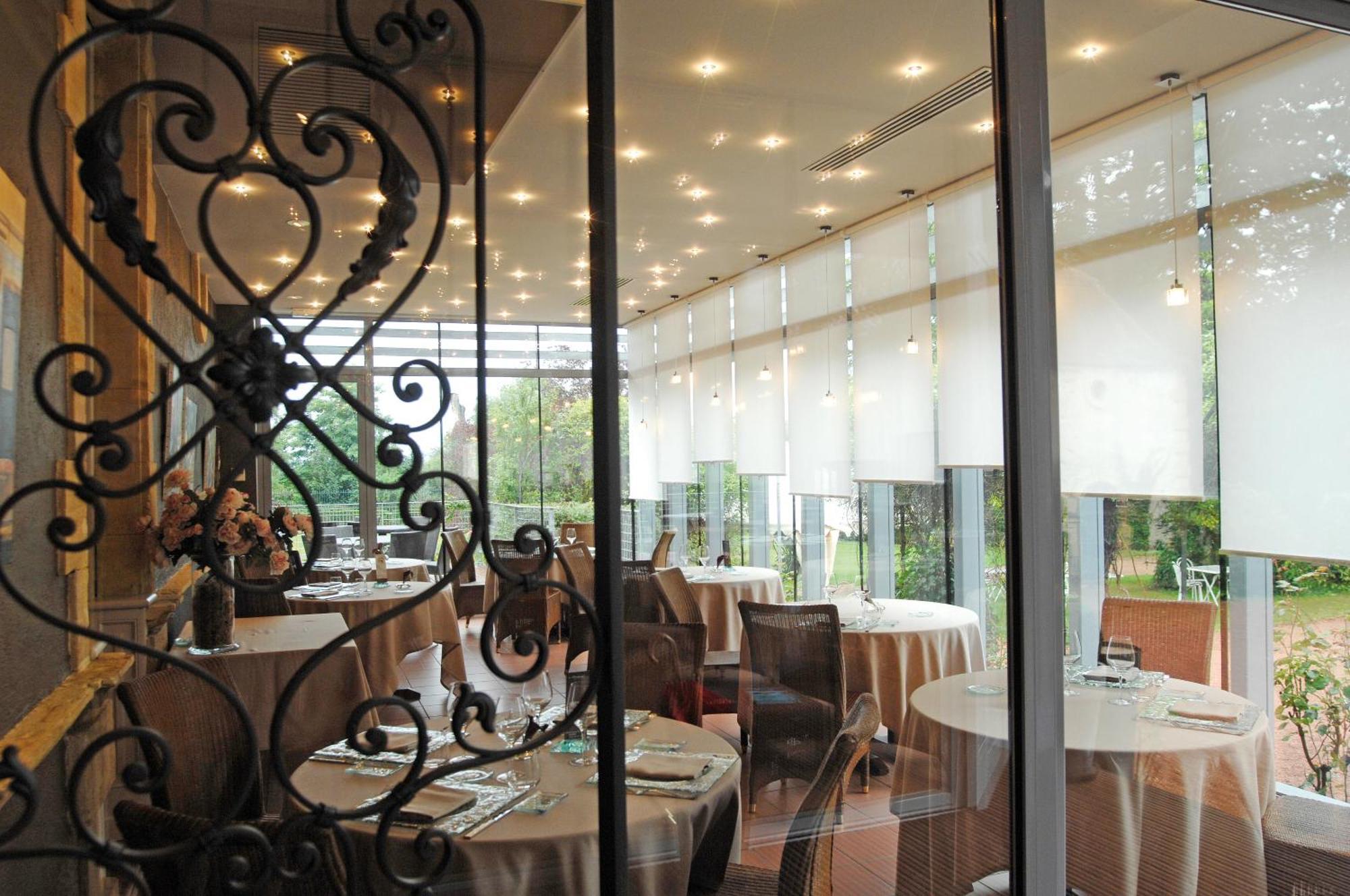 Chateau De Champlong Table Hotel **** Golf & Spa Villerest  Exterior photo