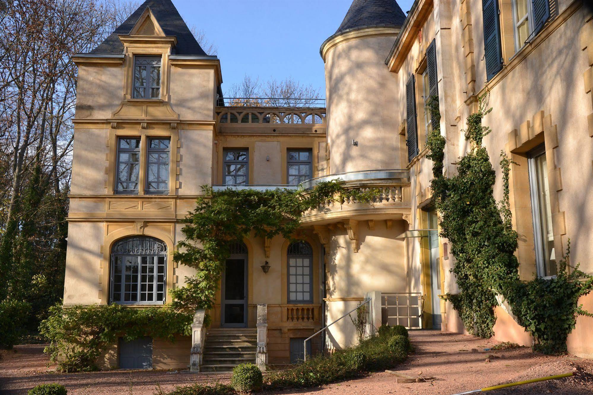 Chateau De Champlong Table Hotel **** Golf & Spa Villerest  Exterior photo
