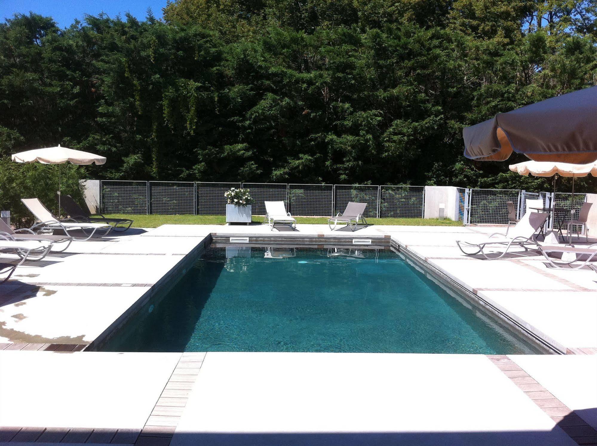 Chateau De Champlong Table Hotel **** Golf & Spa Villerest  Exterior photo